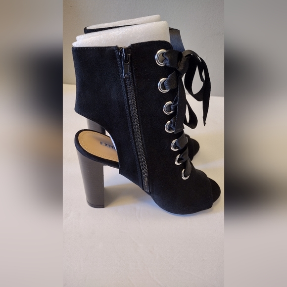 Express Peep Toe Booties 6 (NEW) - Picture 5 of 10